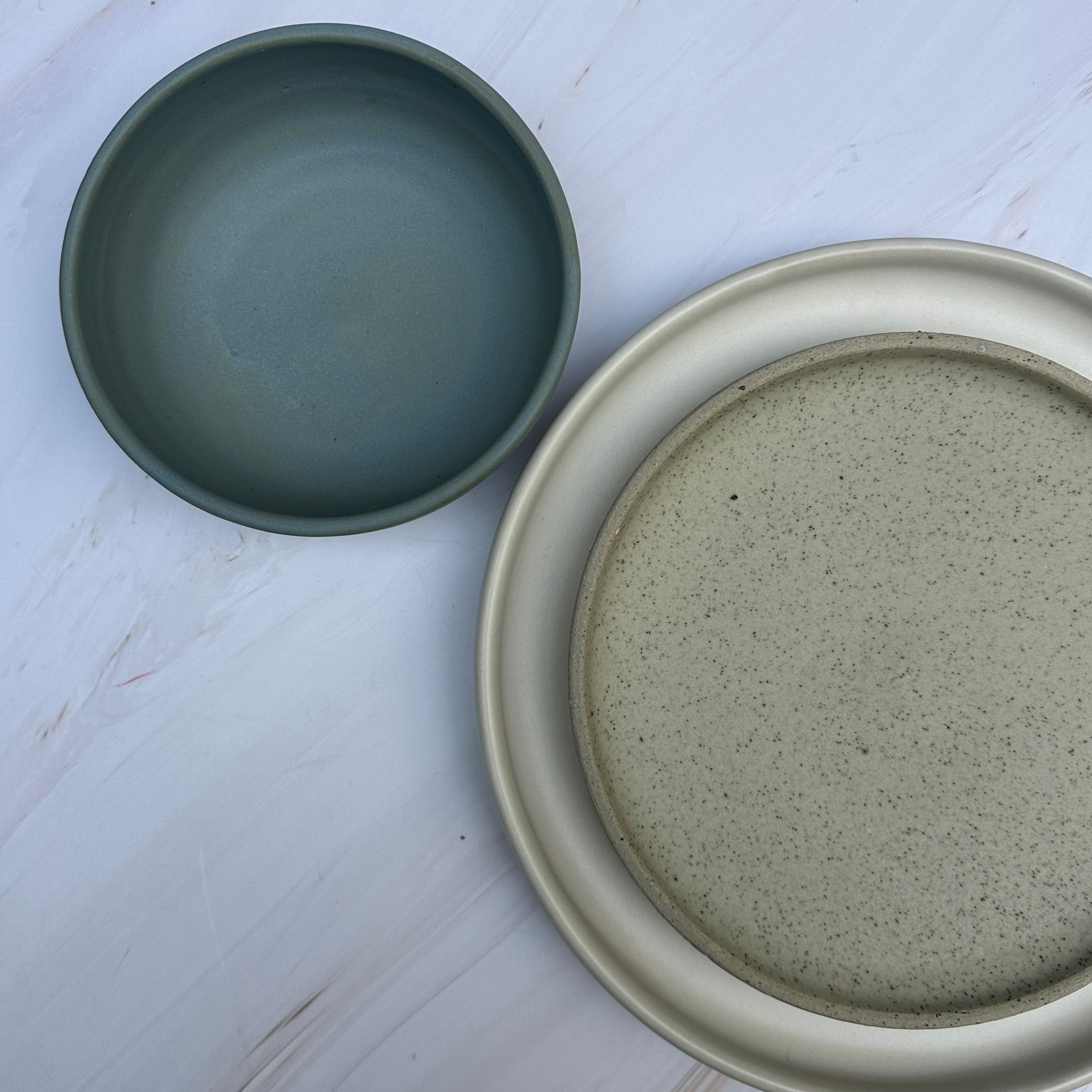 Set Básico Vajilla Cerámica Kua. Gris / Arena