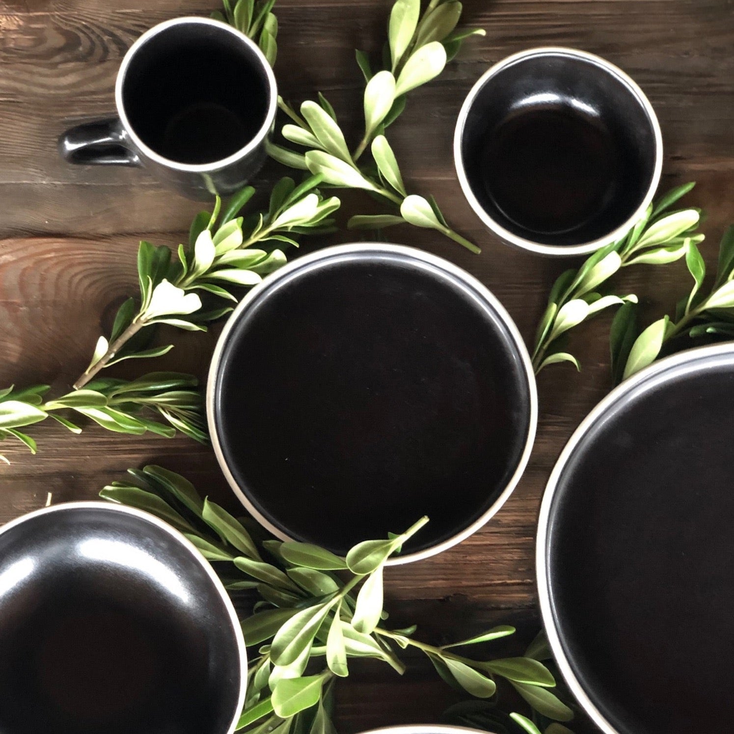 Plato Ensalada.  Vajilla Cerámica Mukkan Negra