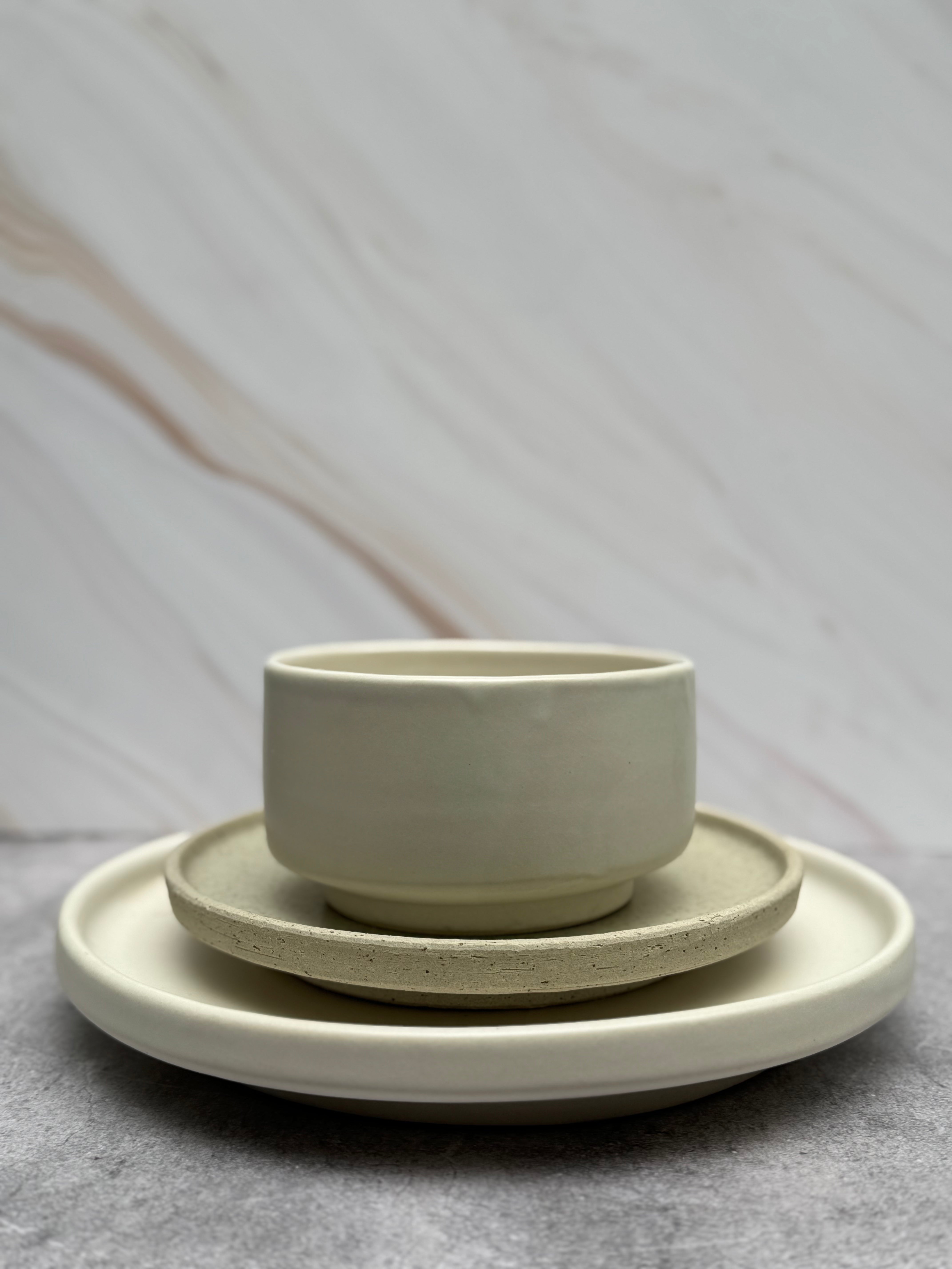 Set Básico Cerámica Vajilla KUA.   Blanco /Arena