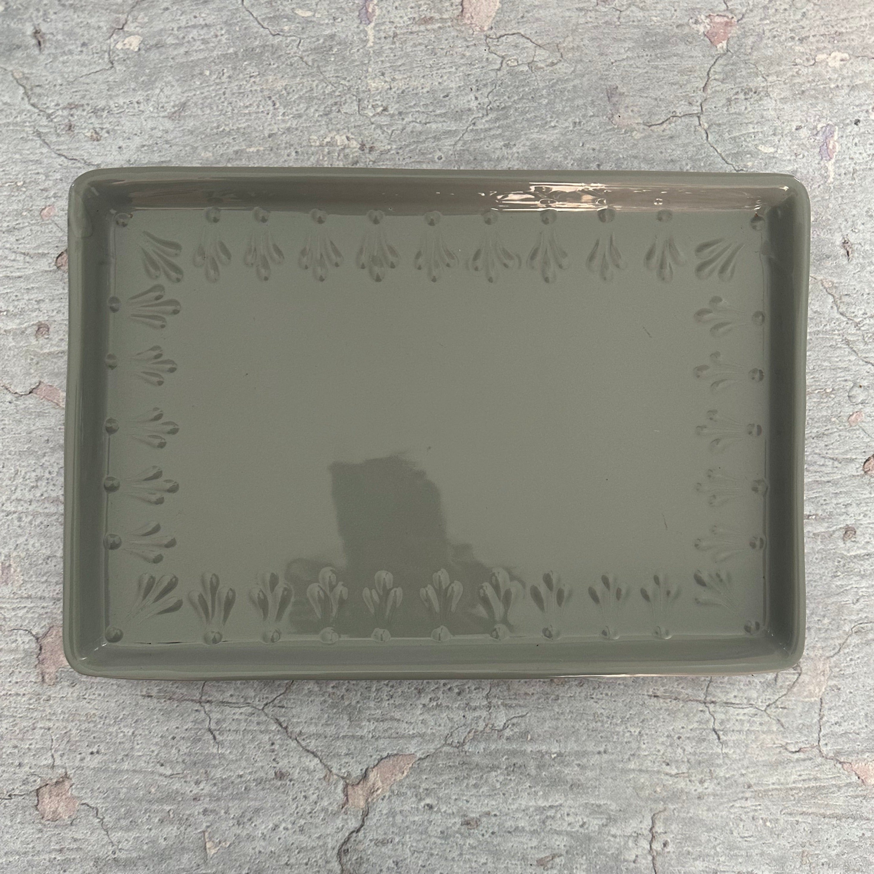 Charola Rectangular Chica.  Vajilla Talavera Nuuk Gris