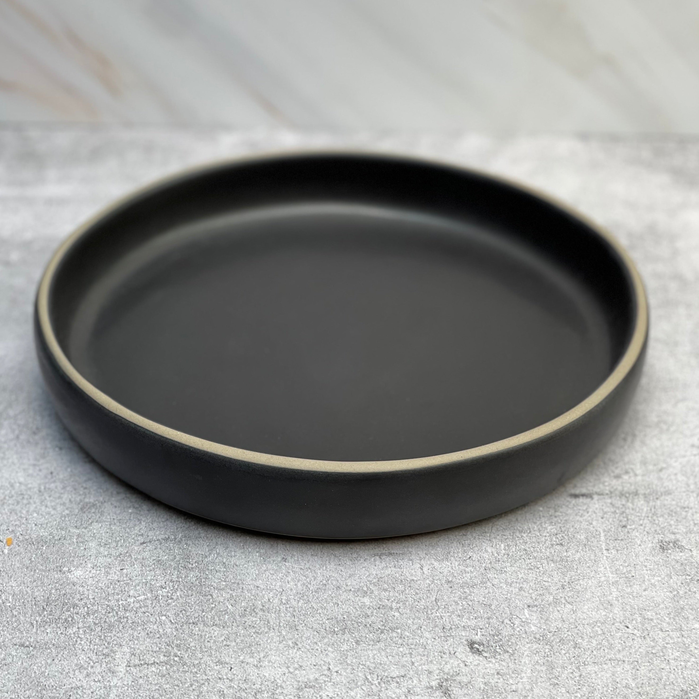 Plato Ensalada.  Vajilla Cerámica Mukkan Negra